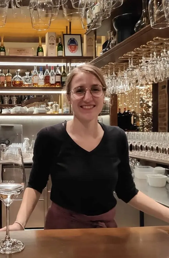 Camille sommelière aux caves Legrand et ancienne élève à l'IFCO